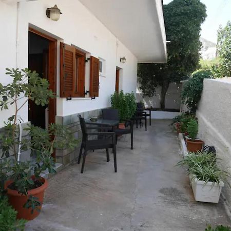 Chrysoula'S Welcoming Triple Room With Yard Monemvasía Exterior foto