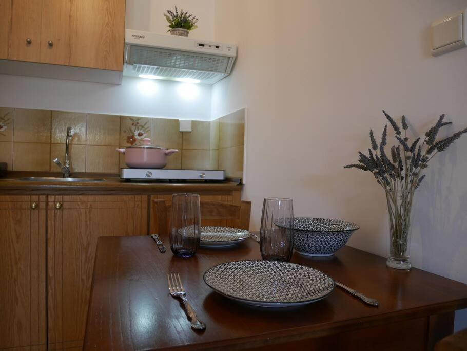 Chrysoula'S Welcoming Triple Room With Yard Monemvasía Exterior foto