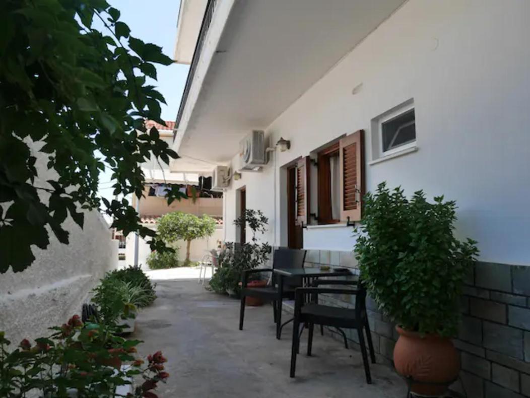 Chrysoula'S Welcoming Triple Room With Yard Monemvasía Exterior foto